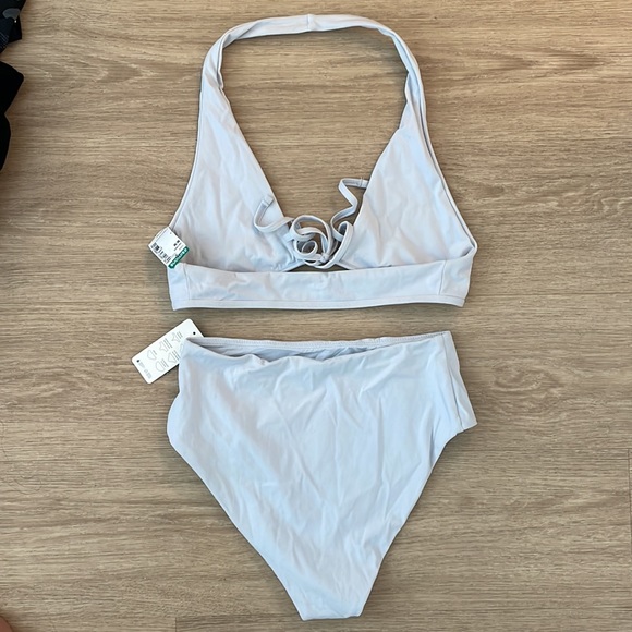 Bikini - Picture 3 of 4